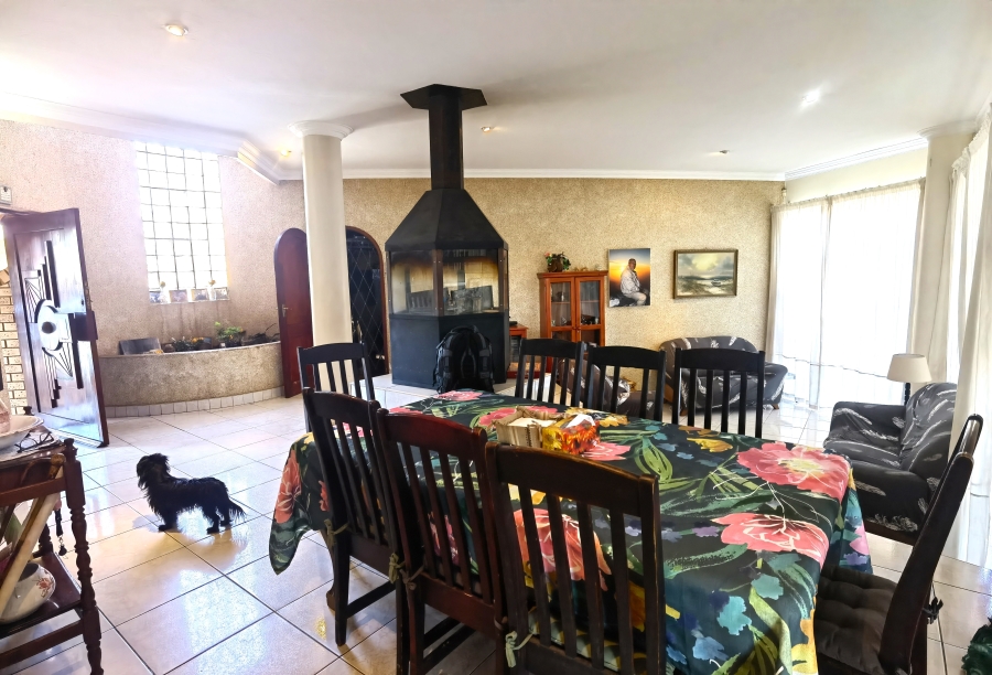 5 Bedroom Property for Sale in Heuweloord Gauteng