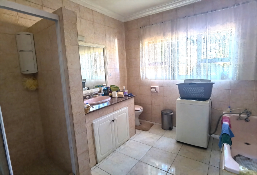 5 Bedroom Property for Sale in Heuweloord Gauteng