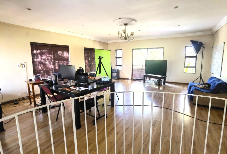 5 Bedroom Property for Sale in Heuweloord Gauteng