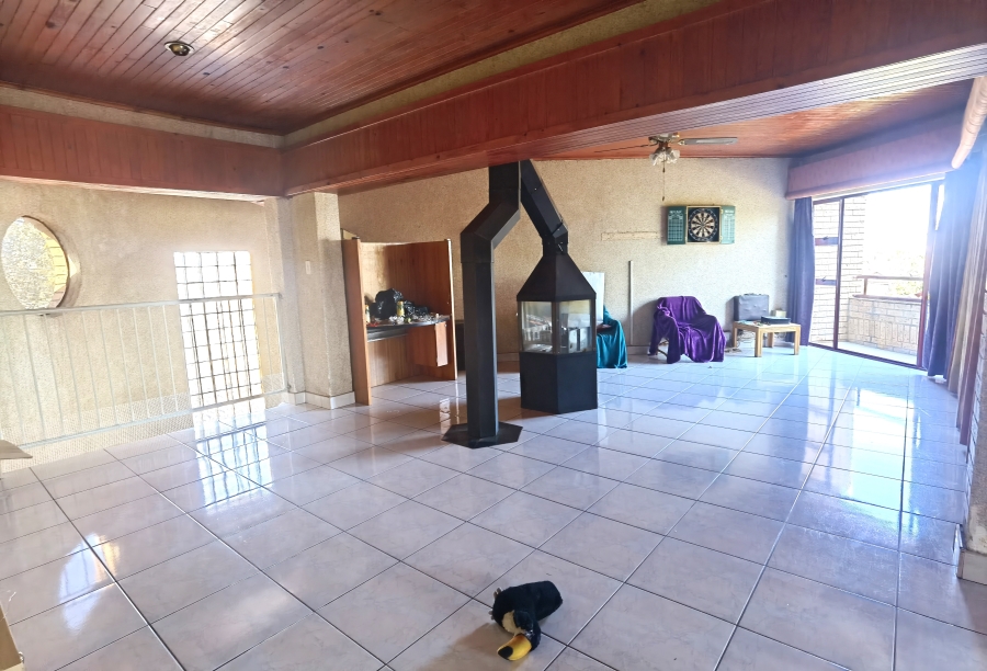 5 Bedroom Property for Sale in Heuweloord Gauteng