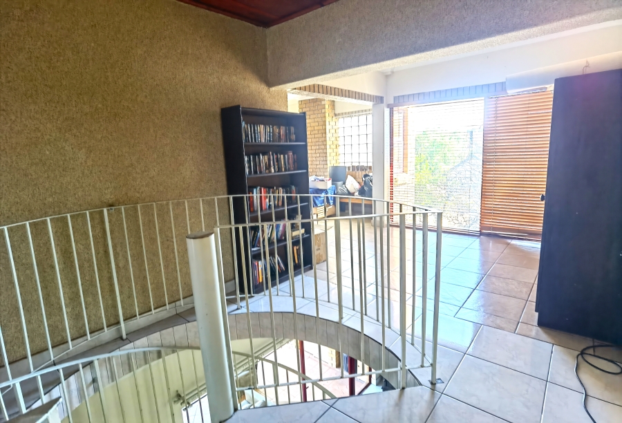 5 Bedroom Property for Sale in Heuweloord Gauteng