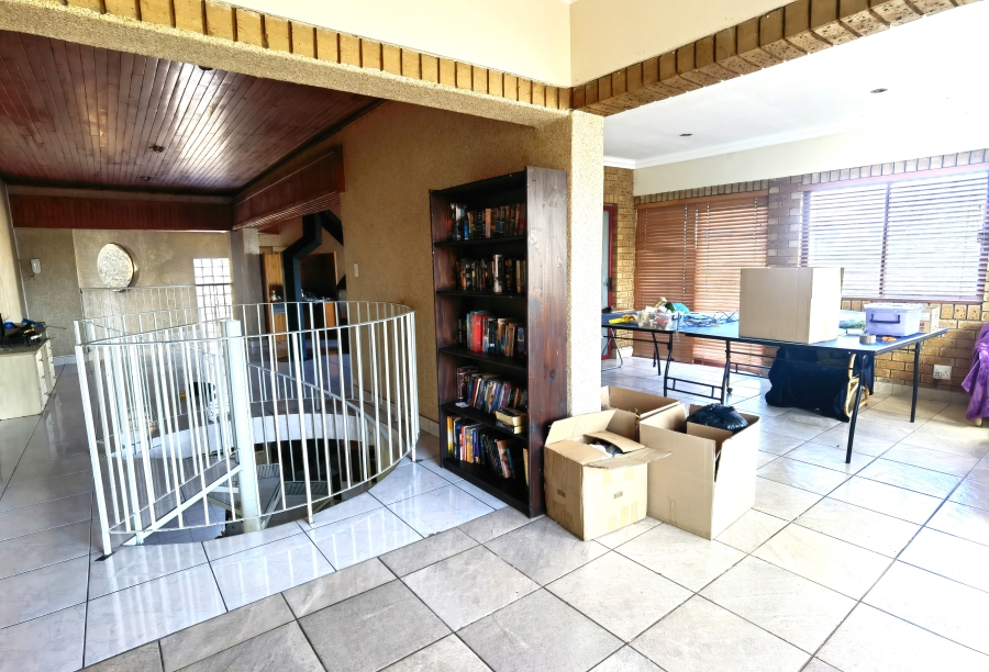 5 Bedroom Property for Sale in Heuweloord Gauteng