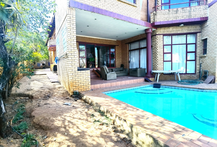 5 Bedroom Property for Sale in Heuweloord Gauteng