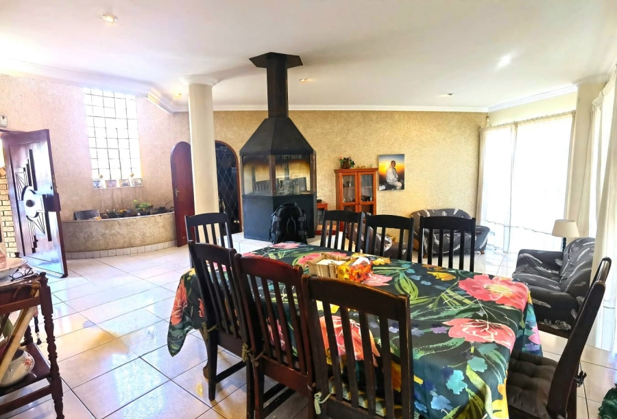 5 Bedroom Property for Sale in Heuweloord Gauteng