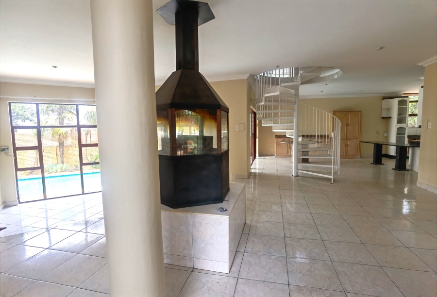 5 Bedroom Property for Sale in Heuweloord Gauteng