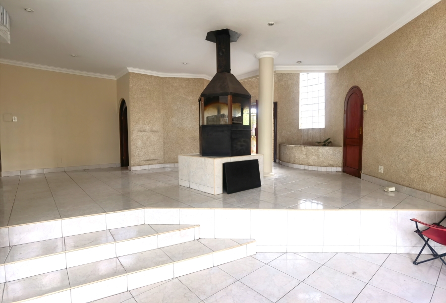 5 Bedroom Property for Sale in Heuweloord Gauteng