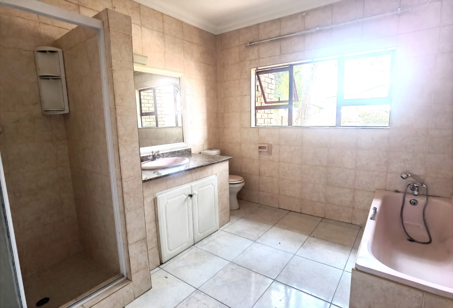 5 Bedroom Property for Sale in Heuweloord Gauteng