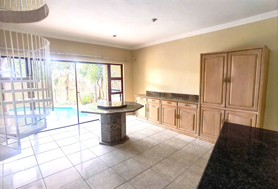 5 Bedroom Property for Sale in Heuweloord Gauteng