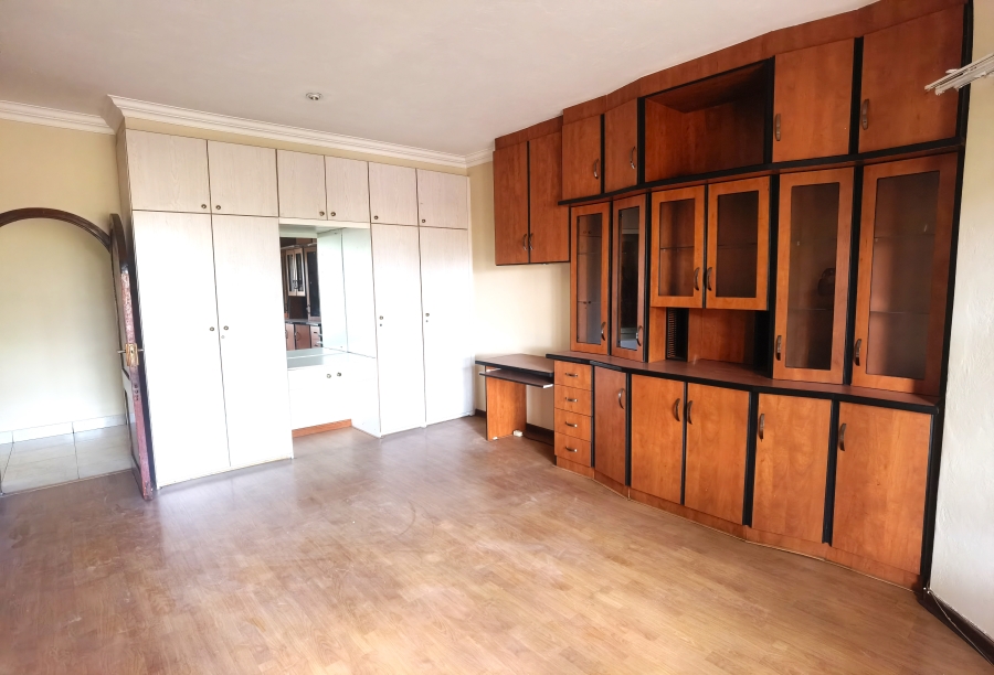 5 Bedroom Property for Sale in Heuweloord Gauteng