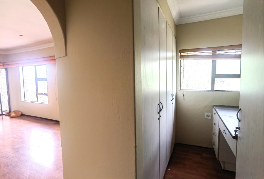 5 Bedroom Property for Sale in Heuweloord Gauteng