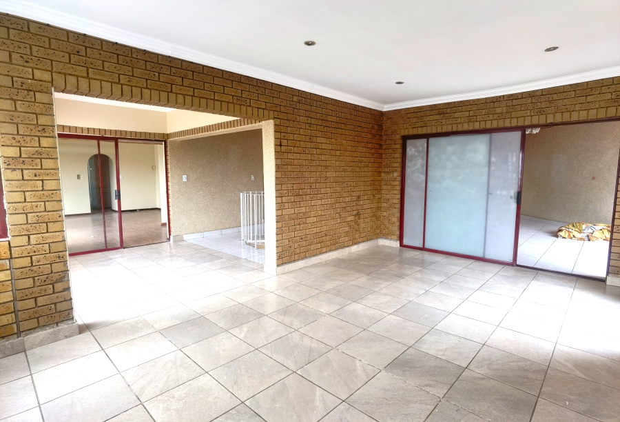 5 Bedroom Property for Sale in Heuweloord Gauteng