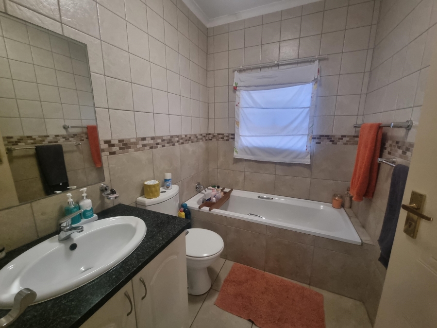 3 Bedroom Property for Sale in The Retreat Gauteng