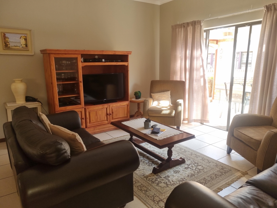 2 Bedroom Property for Sale in The Retreat Gauteng