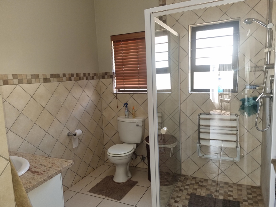 2 Bedroom Property for Sale in The Retreat Gauteng