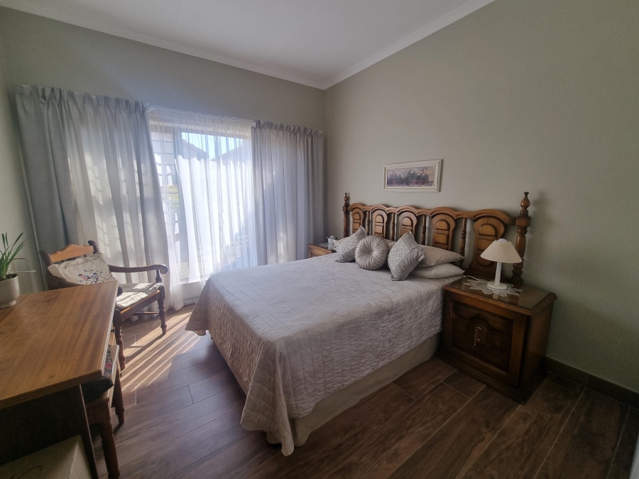 2 Bedroom Property for Sale in The Retreat Gauteng