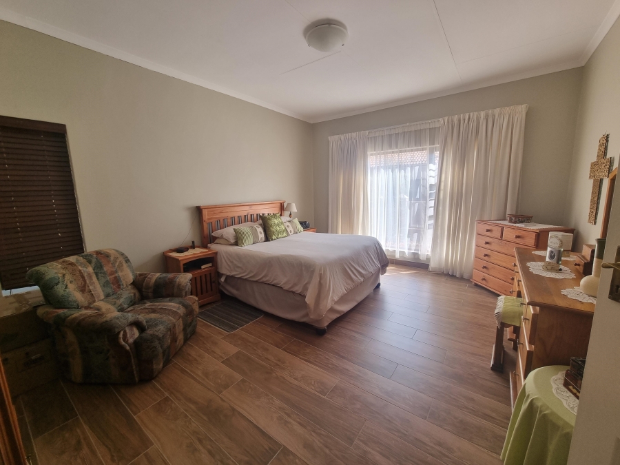 2 Bedroom Property for Sale in The Retreat Gauteng