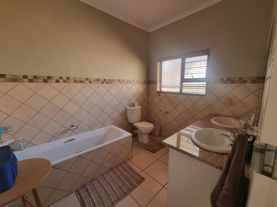 2 Bedroom Property for Sale in The Retreat Gauteng