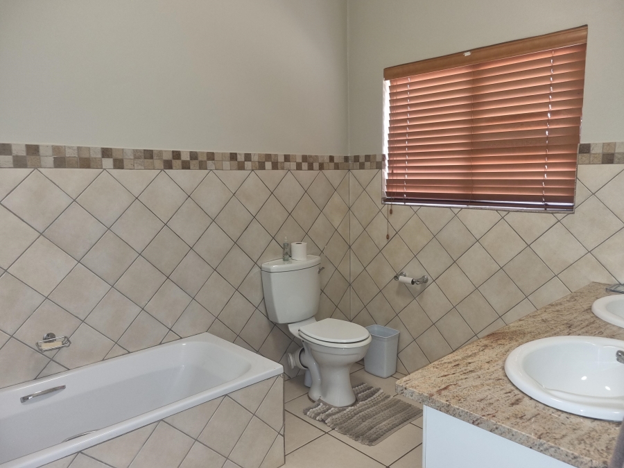 2 Bedroom Property for Sale in The Retreat Gauteng