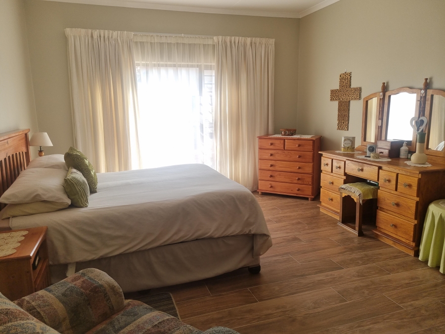 2 Bedroom Property for Sale in The Retreat Gauteng