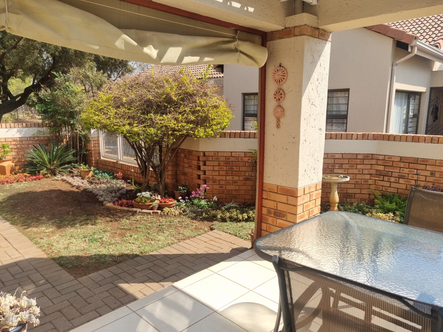 2 Bedroom Property for Sale in The Retreat Gauteng