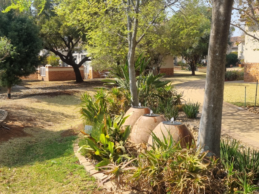 2 Bedroom Property for Sale in The Retreat Gauteng