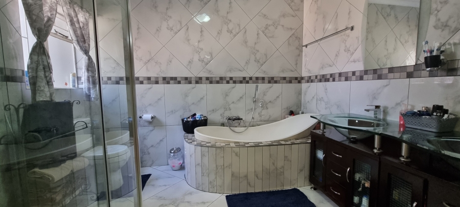 4 Bedroom Property for Sale in Sunward Park Gauteng