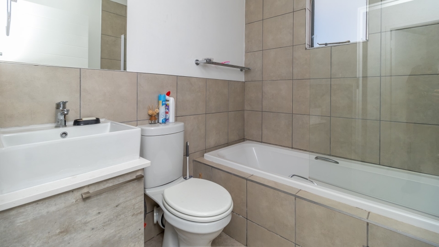 2 Bedroom Property for Sale in Noordwyk Gauteng