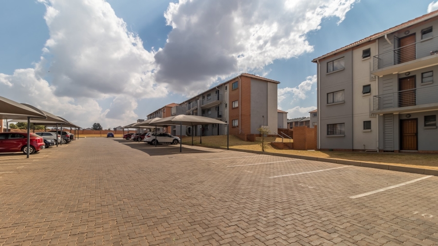 2 Bedroom Property for Sale in Noordwyk Gauteng