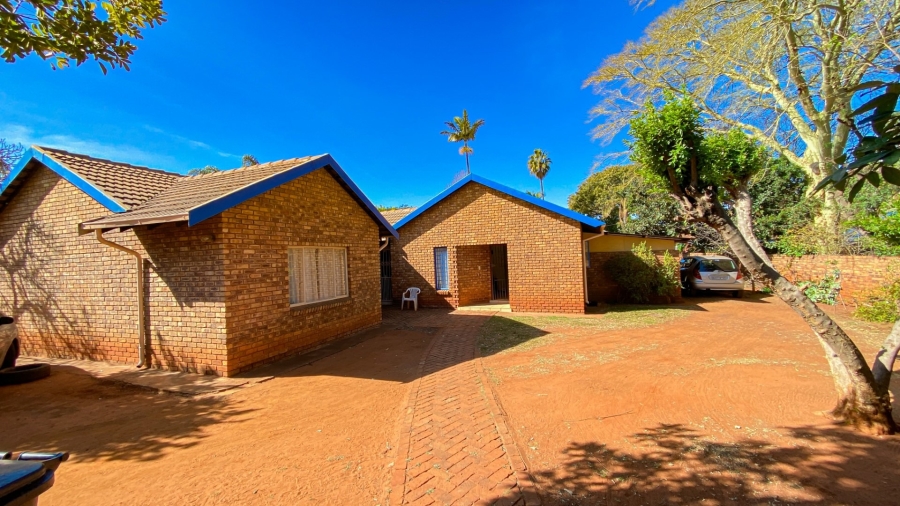 6 Bedroom Property for Sale in Dorandia Gauteng