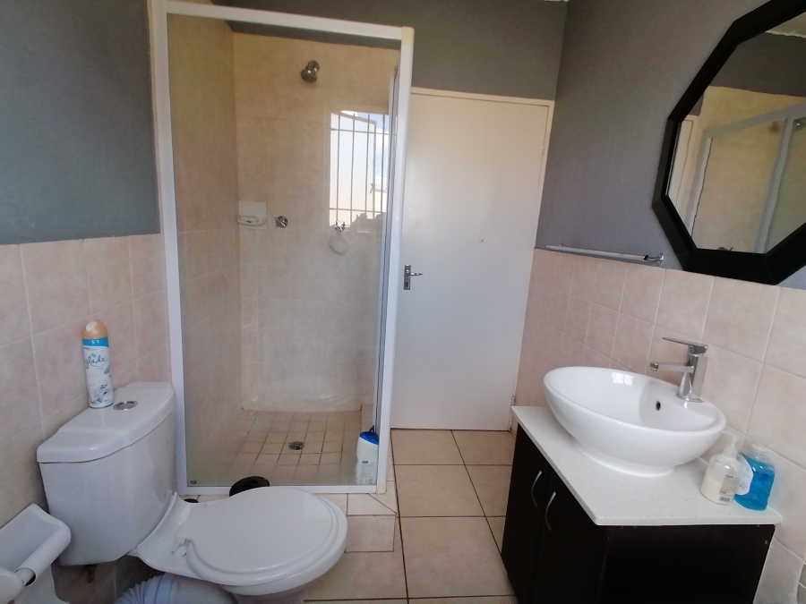 To Let 2 Bedroom Property for Rent in Heuwelsig Estate Gauteng