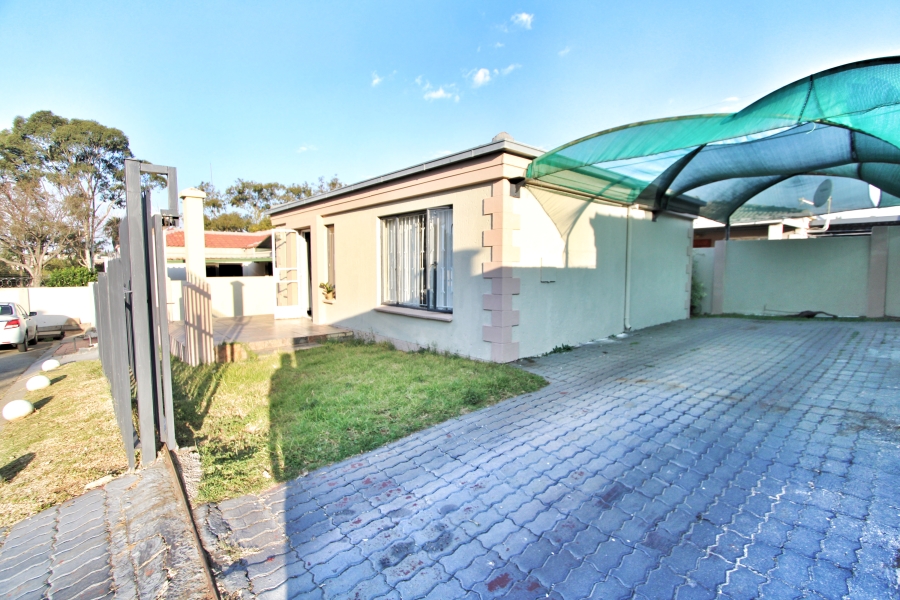 2 Bedroom Property for Sale in Noordwyk Gauteng