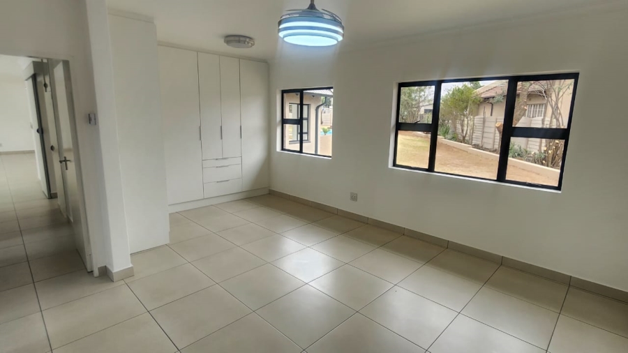 6 Bedroom Property for Sale in Brackenhurst Gauteng