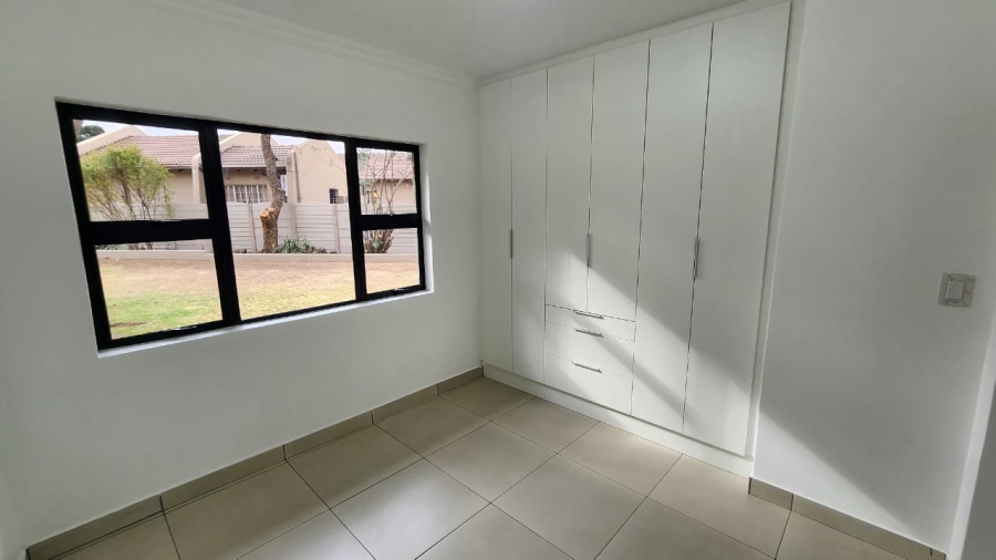 6 Bedroom Property for Sale in Brackenhurst Gauteng