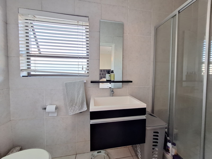 2 Bedroom Property for Sale in Noordwyk Gauteng