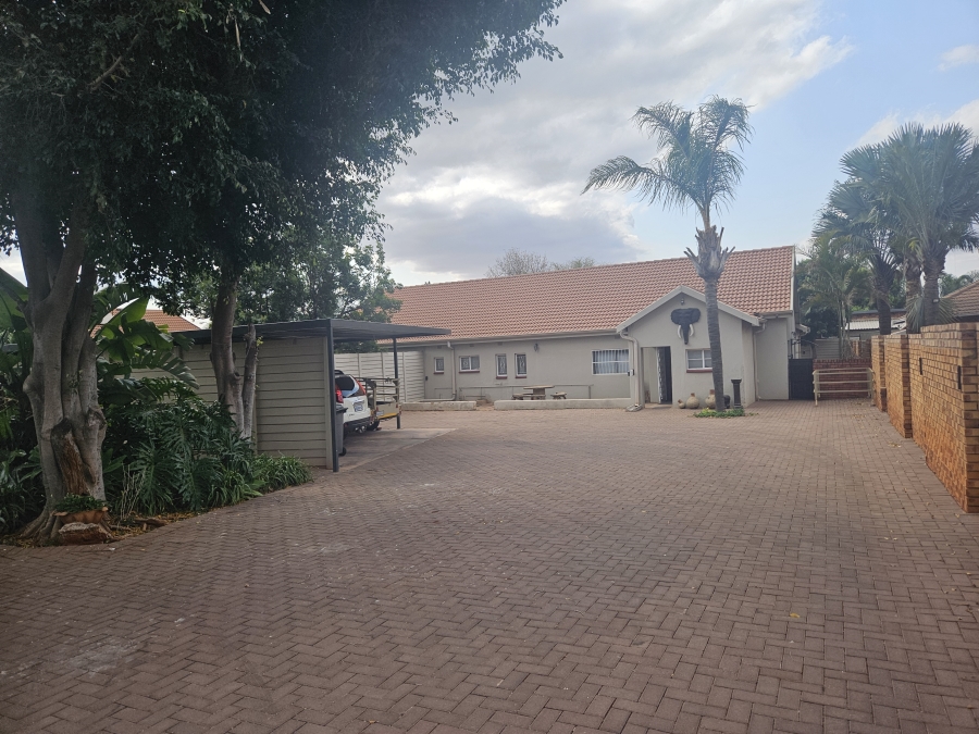 5 Bedroom Property for Sale in Annlin Gauteng