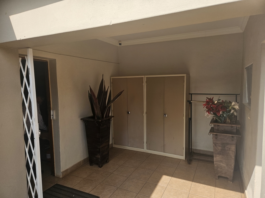 5 Bedroom Property for Sale in Annlin Gauteng