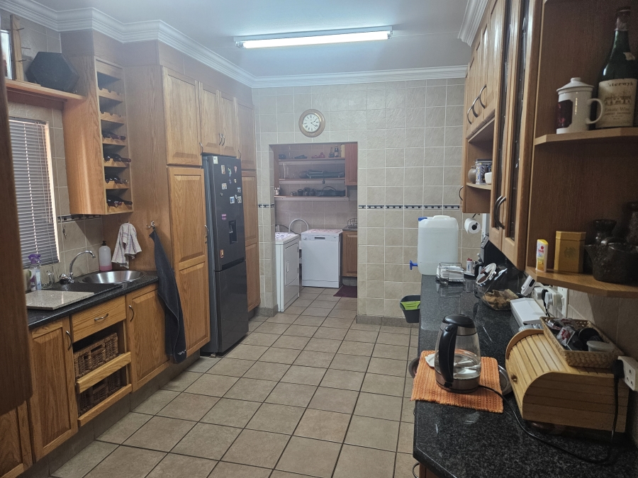 5 Bedroom Property for Sale in Annlin Gauteng