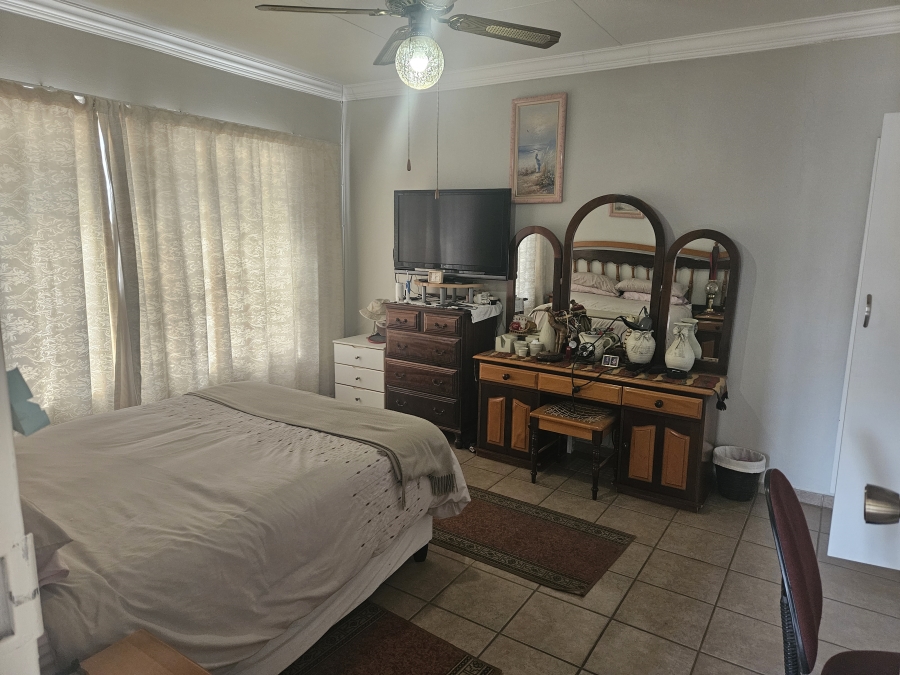 5 Bedroom Property for Sale in Annlin Gauteng