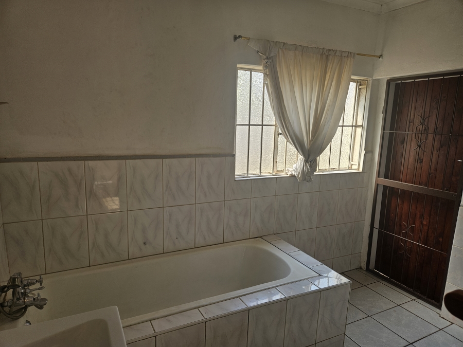 5 Bedroom Property for Sale in Annlin Gauteng