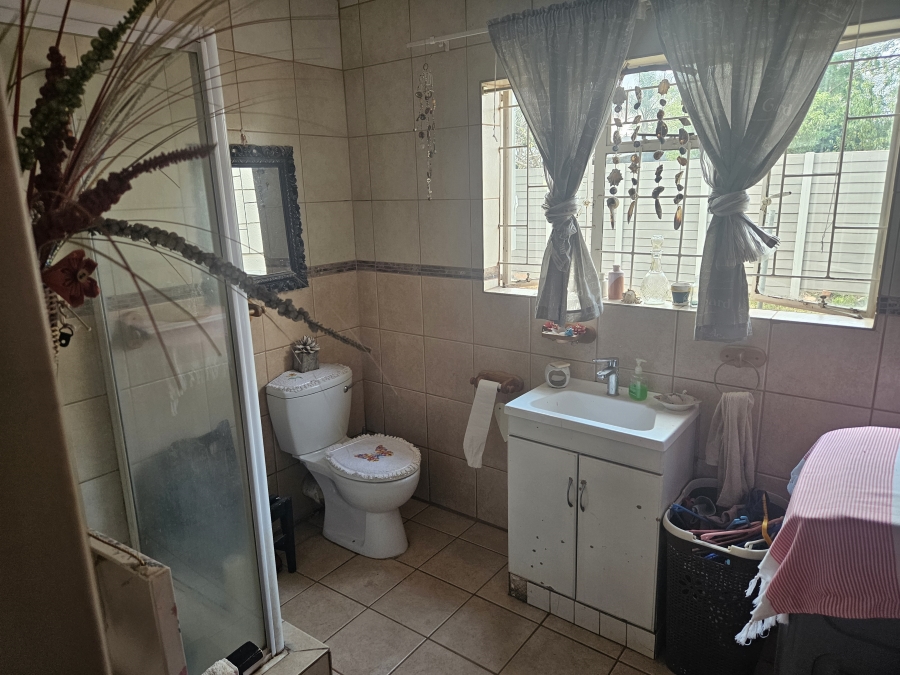 5 Bedroom Property for Sale in Annlin Gauteng