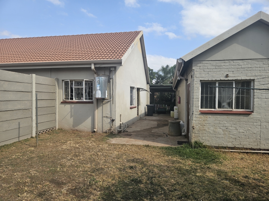 5 Bedroom Property for Sale in Annlin Gauteng