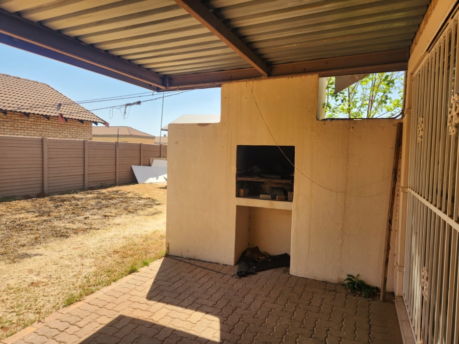 3 Bedroom Property for Sale in Rothdene Gauteng