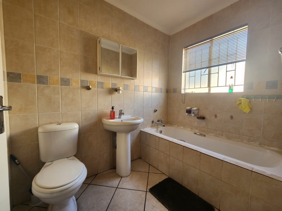 3 Bedroom Property for Sale in Rothdene Gauteng