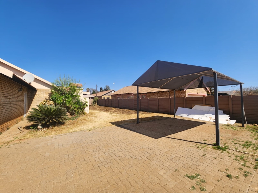 3 Bedroom Property for Sale in Rothdene Gauteng