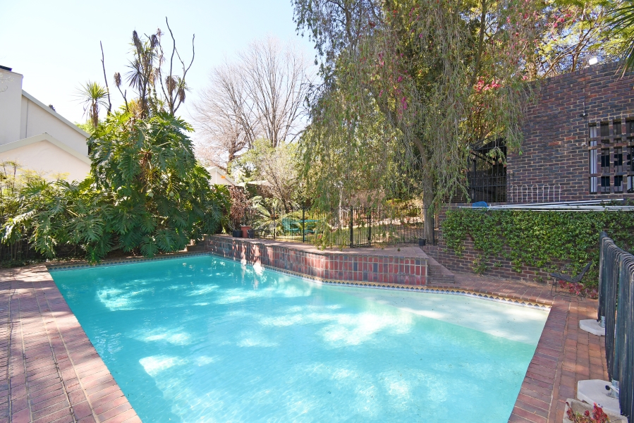 4 Bedroom Property for Sale in Hurlingham Gauteng