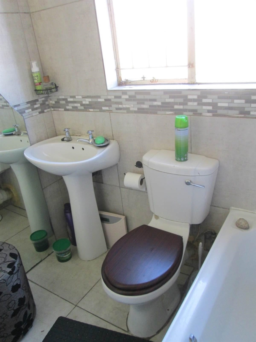 2 Bedroom Property for Sale in Rhodesfield Gauteng