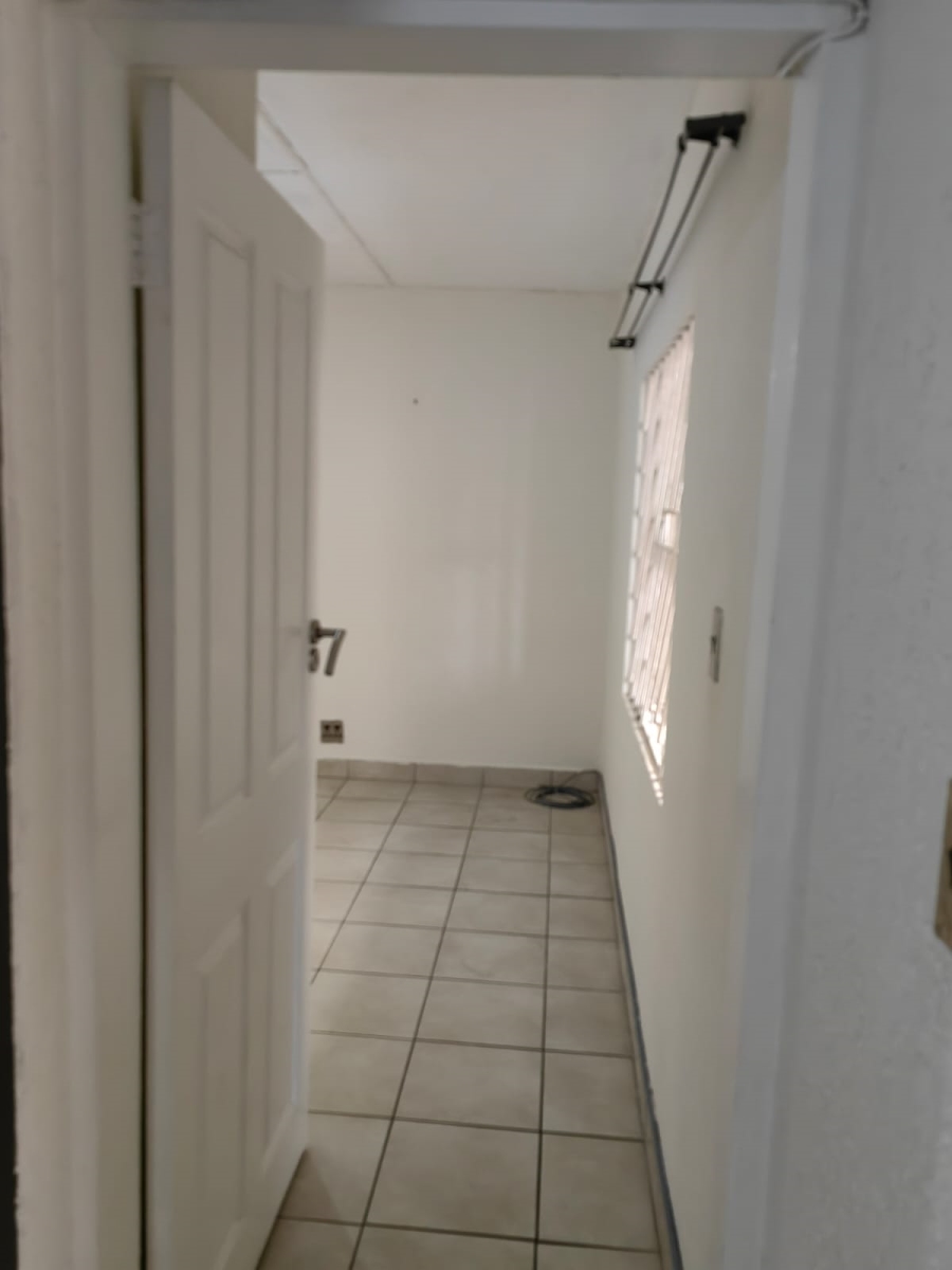 To Let 2 Bedroom Property for Rent in Bryanston Gauteng