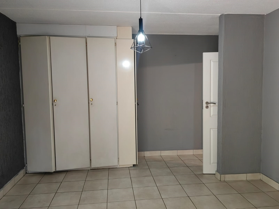 To Let 2 Bedroom Property for Rent in Bryanston Gauteng