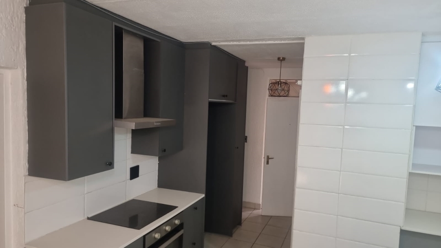 To Let 2 Bedroom Property for Rent in Bryanston Gauteng