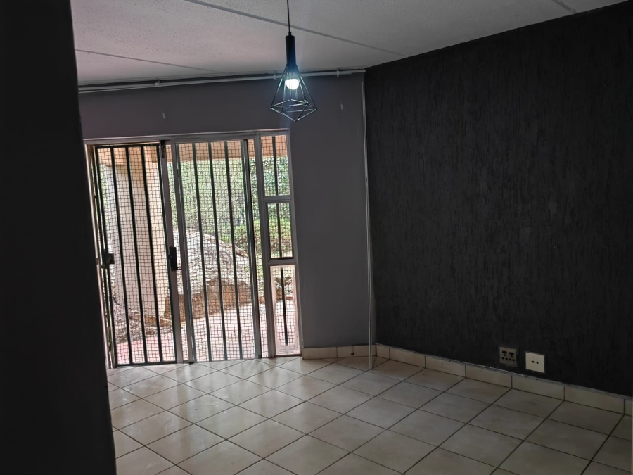 To Let 2 Bedroom Property for Rent in Bryanston Gauteng